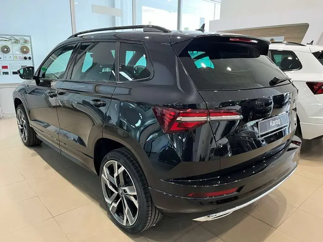 Nuevo Skoda Karoq SportLine 150 CV (110 kW) 2026 Negro SUV