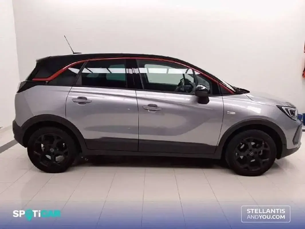 Usado Opel Crossland GS Line 110 CV (80 kW) 2021 Plateado SUV