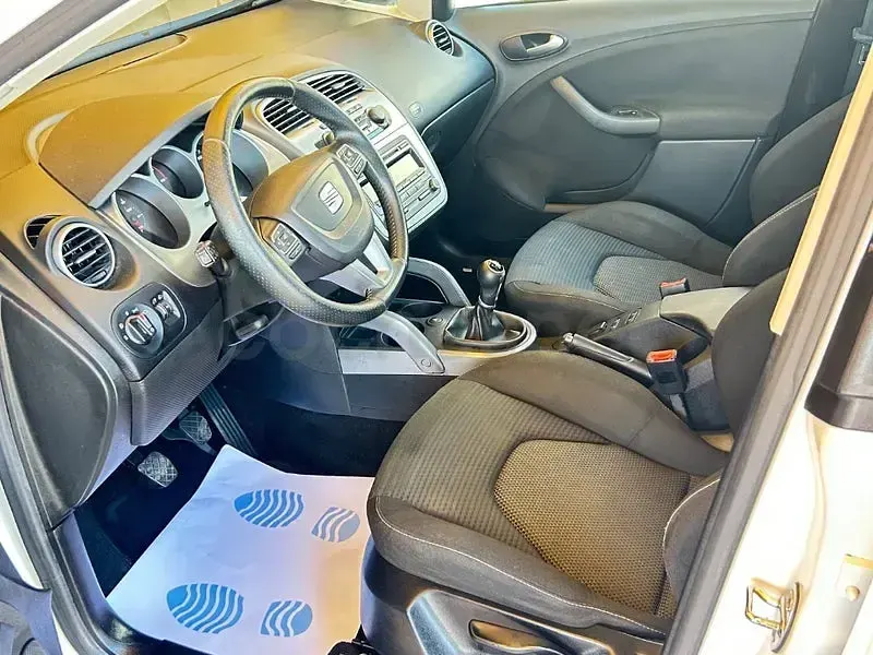 Usado Seat Altea 105 CV (77 kW) 2013 Blanco Monovolumen
