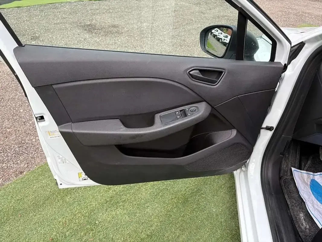 Usado Renault Clio Business 67 CV (49 kW) 2022 Blanco Utilitario