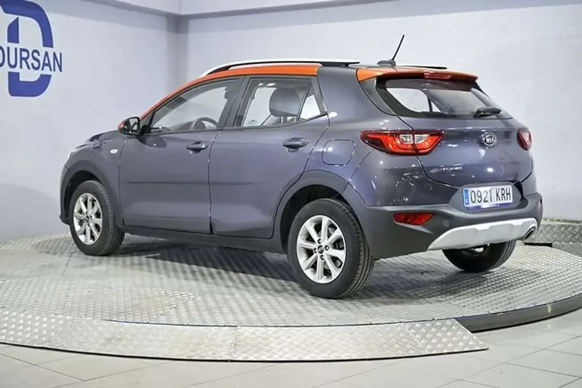 Usado Kia Stonic 84 CV (61 kW) 2018 Gris SUV
