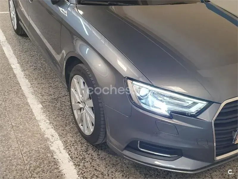 Usado Audi A3 Design 110 CV (80 kW) 2017 Gris / plata Berlina