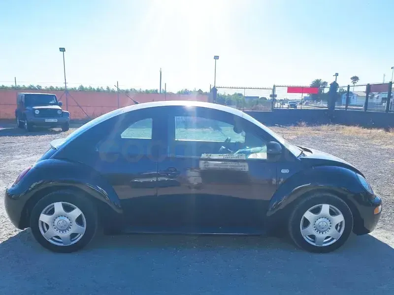 Usado VW New Beetle 105 CV (77 kW) 2006 Negro Utilitario