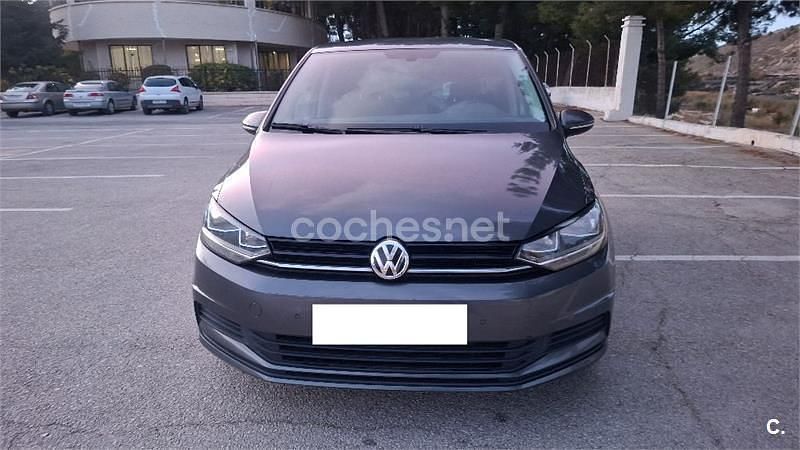 Gris / plata Usado 2020 VW Touran Edition Monovolumen | 15.950 € (Super precio) - Imagen 1/4