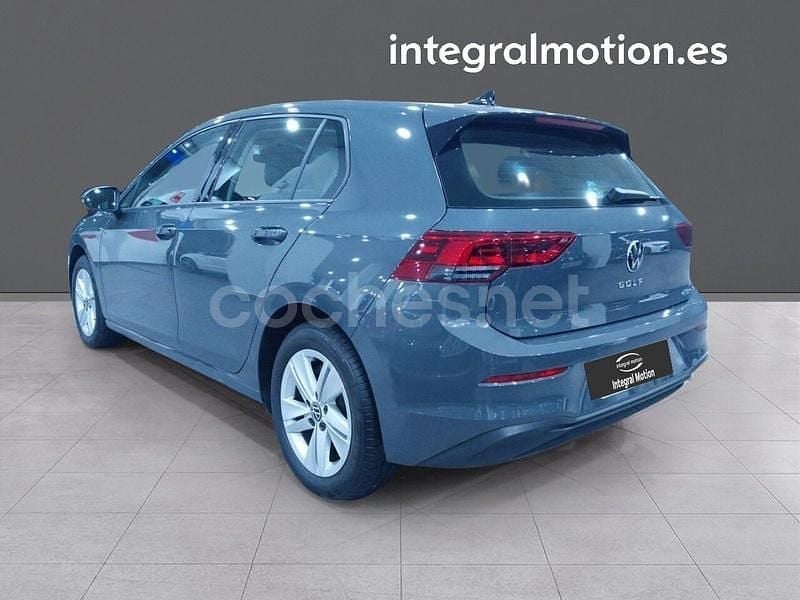 Usado VW Golf VIII Life 110 CV (80 kW) 2024 Gris / plata Berlina