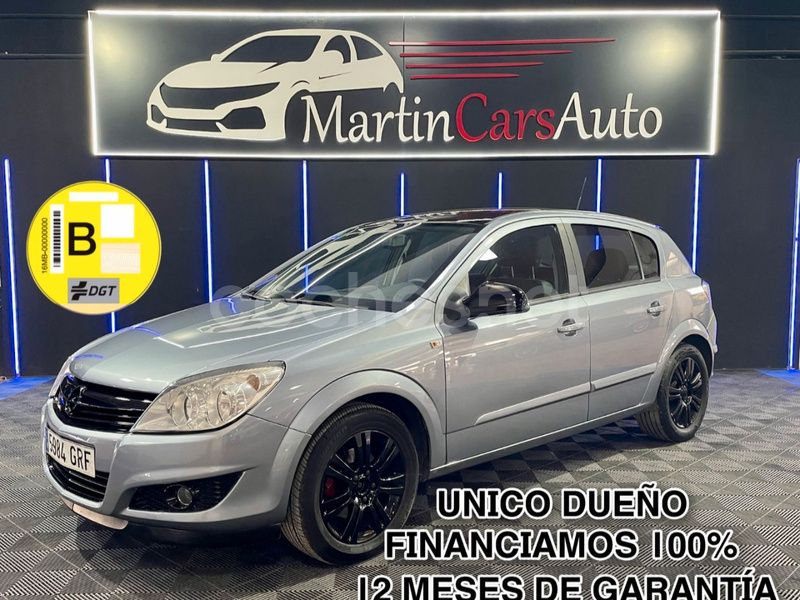 Gris / plata Usado 2009 Opel Astra Edition Berlina | 4490 € (Precio justo) - Imagen 1/3