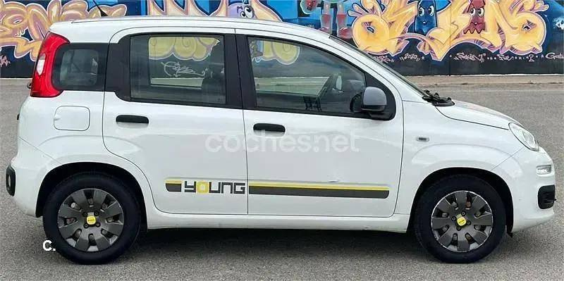 Usado Fiat Panda Young 69 CV (50 kW) 2015 Blanco Utilitario