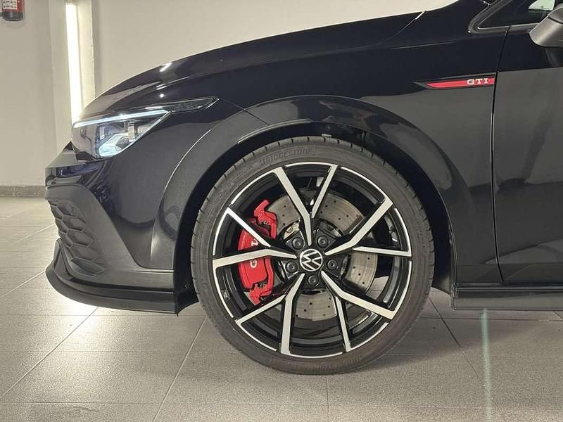 Usado VW Golf VIII GTI 300 CV (220 kW) 2023 Negro Utilitario