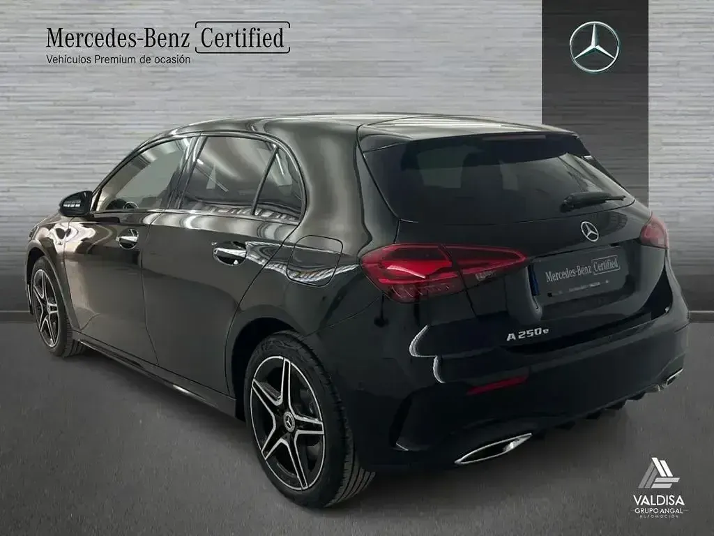 Usado Mercedes A250 AMG line 218 CV (160 kW) 2025 Negro Berlina