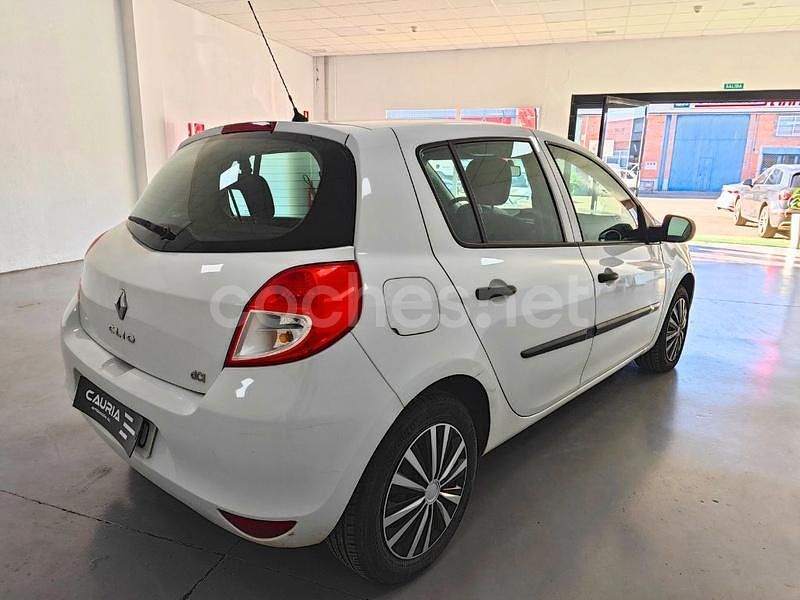 Usado Renault Clio IV Business 75 CV (55 kW) 2012 Blanco Berlina