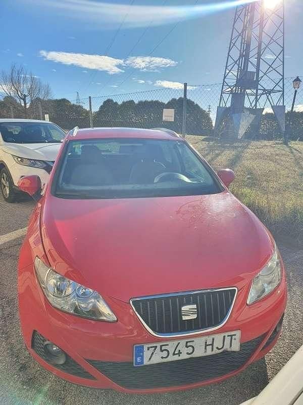 Usado Seat Ibiza ST Style 105 CV (77 kW) 2012 Rojo Familiar