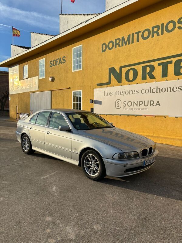 Gris Usado 2002 BMW 525 Berlina | 3599 € (Precio justo) - Imagen 1/4