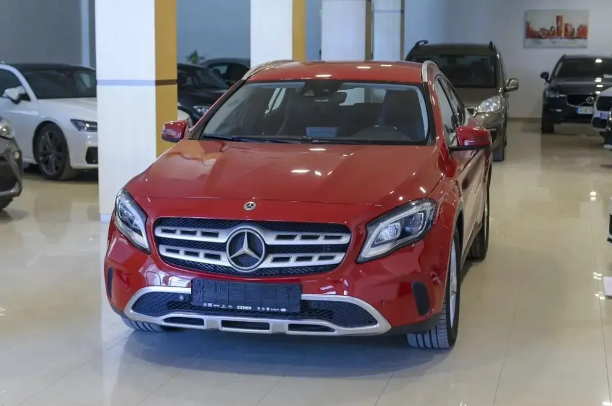 Usado Mercedes GLA220 Urban 177 CV (130 kW) 2017 Rojo SUV