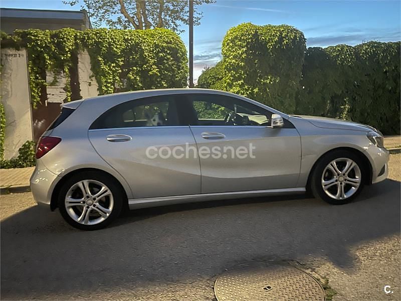 Usado Mercedes A200 Urban 136 CV (100 kW) 2015 Gris / plata Berlina