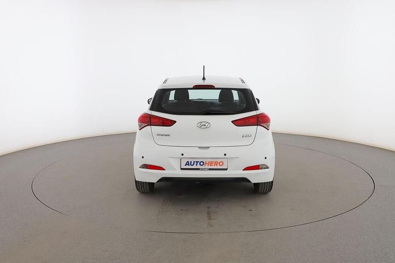 Usado Hyundai i20 86 CV (63 kW) 2017 Blanco Berlina