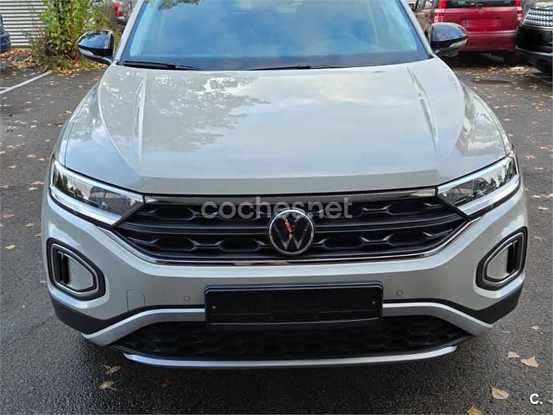 Gris / plata Usado 2025 VW T-Roc R-line SUV | 25.500 € (Buen precio) - Imagen 1/4