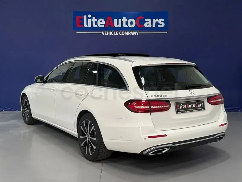 Usado Mercedes E300 306 CV (225 kW) 2022 Blanco Familiar