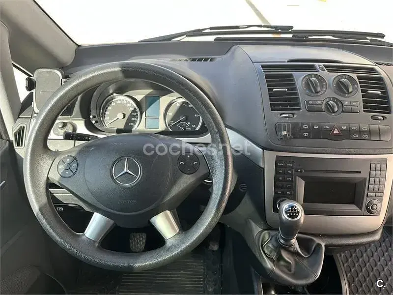 Usado Mercedes Viano 136 CV (100 kW) 2012 Gris / plata Monovolumen