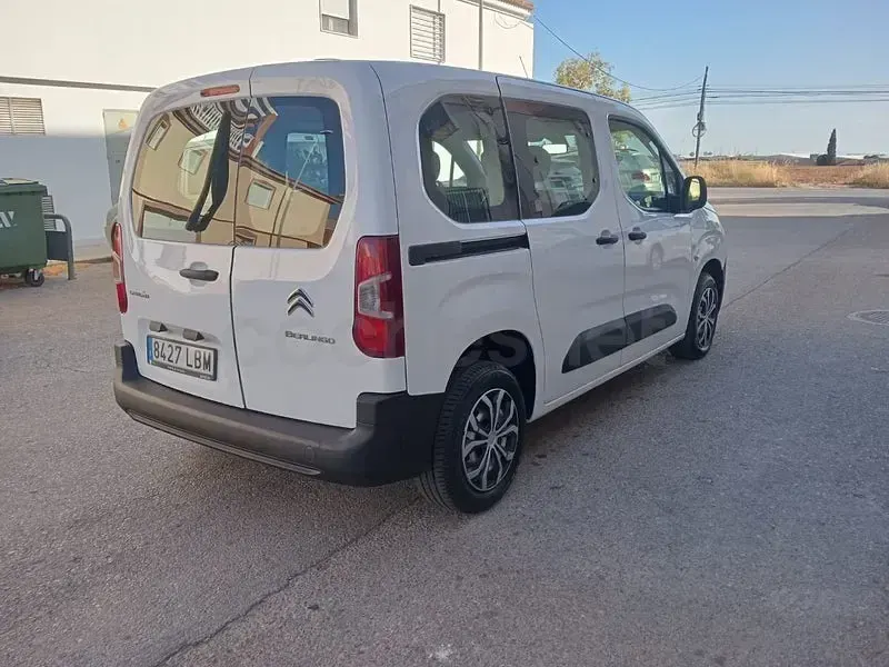 Usado Citroën Berlingo Live 102 CV (75 kW) 2020 Blanco Monovolumen