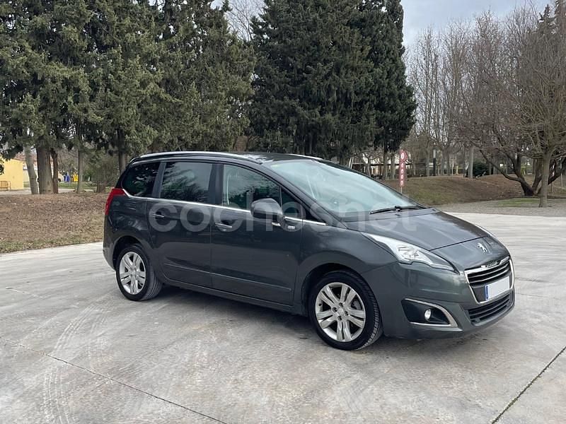 Usado Peugeot 5008 Access 115 HP (84 kW) 2014 Bege Monovolume