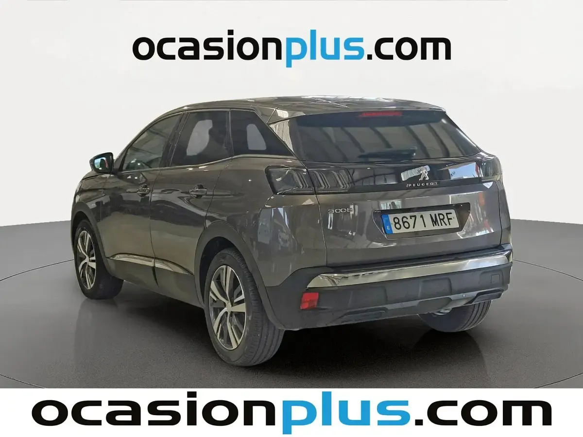 Usado Peugeot 3008 Allure 136 CV (100 kW) 2024 Gris SUV