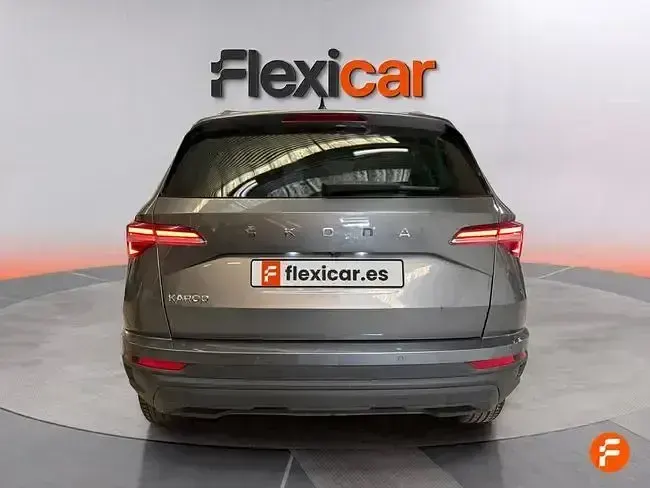 Usado Skoda Karoq Selection 150 CV (110 kW) 2024 Gris SUV