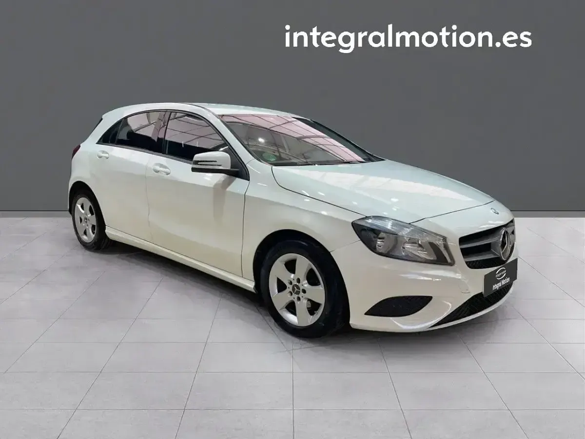 Usado Mercedes A180 Urban 122 CV (89 kW) 2014 Blanco Utilitario