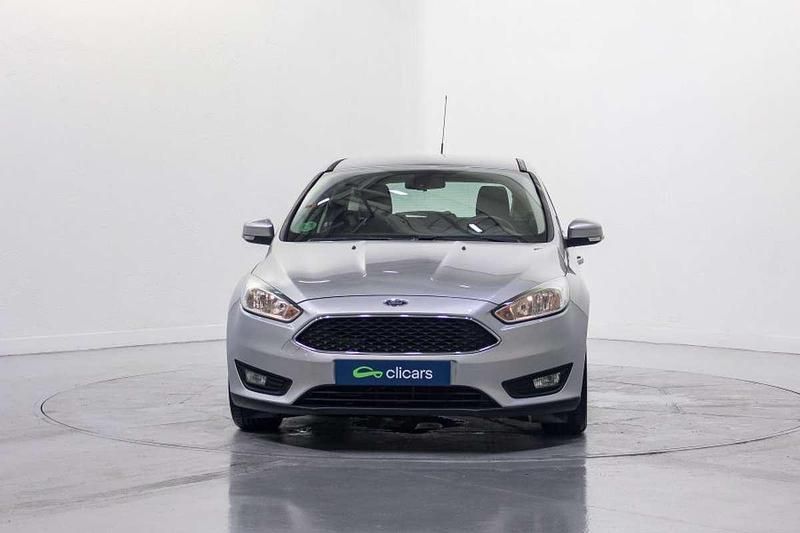 Usado Ford Focus Trend 125 CV (91 kW) 2017 Plateado Utilitario