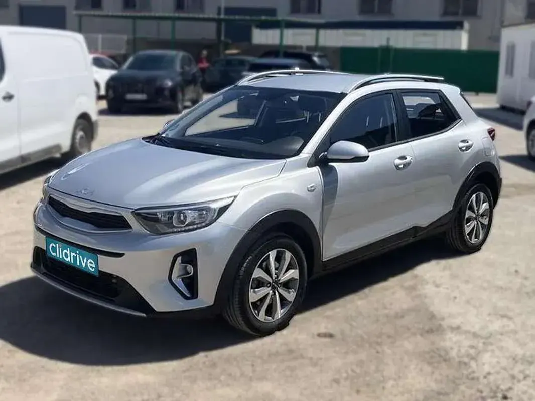 Usado Kia Stonic 101 CV (74 kW) 2023 Gris SUV