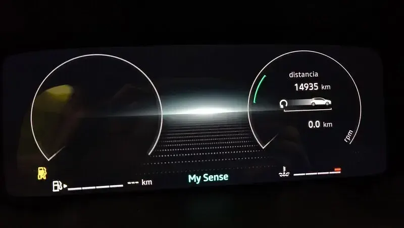 Usado Renault Clio V Techno 100 CV (73 kW) 2025 Gris Berlina