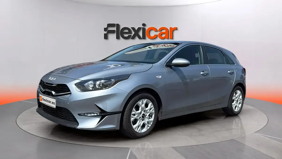 Usado Kia Ceed 136 CV (100 kW) 2023 Gris Utilitario