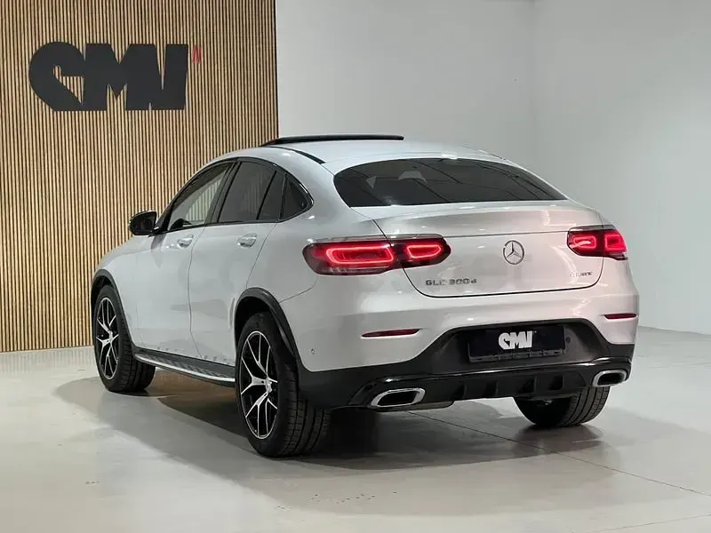 Usado Mercedes GLC300 245 CV (180 kW) 2020 Gris / plata SUV