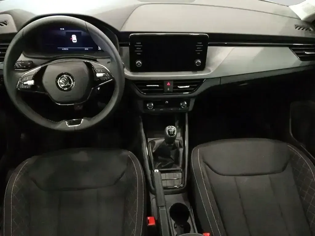 Usado Skoda Scala Ambition 110 CV (80 kW) 2023 Negro Utilitario