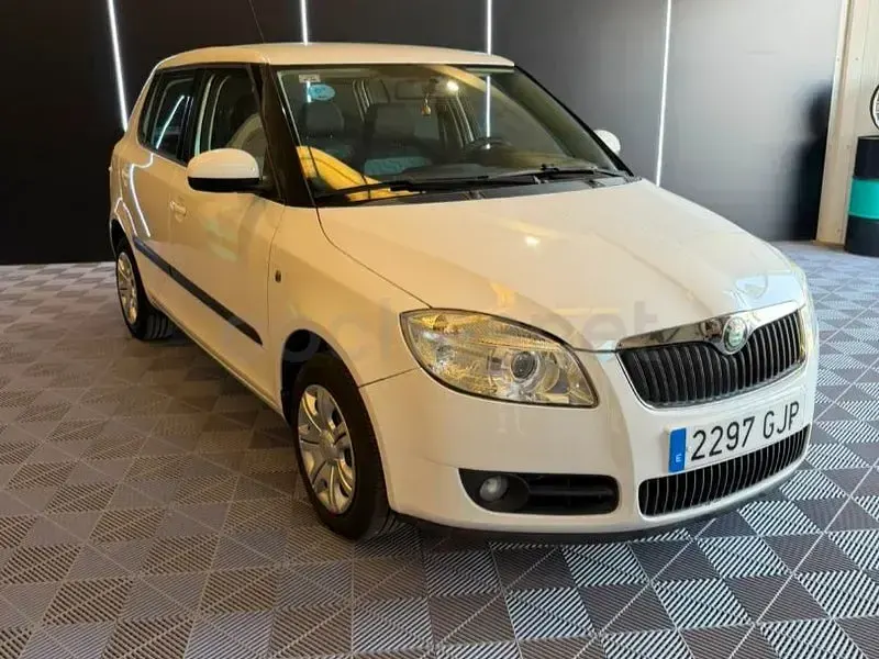 Usado Skoda Fabia 60 CV (44 kW) 2008 Blanco Berlina