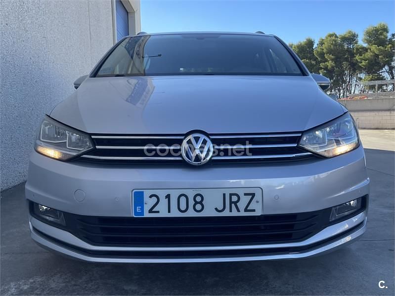 Usado VW Touran Advance 110 CV (80 kW) 2016 Gris / plata Monovolumen