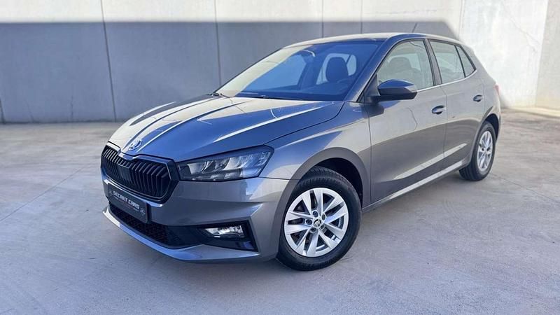 Gris Usado 2023 Skoda Fabia Utilitario | 15.950 € (Precio justo) - Imagen 1/4