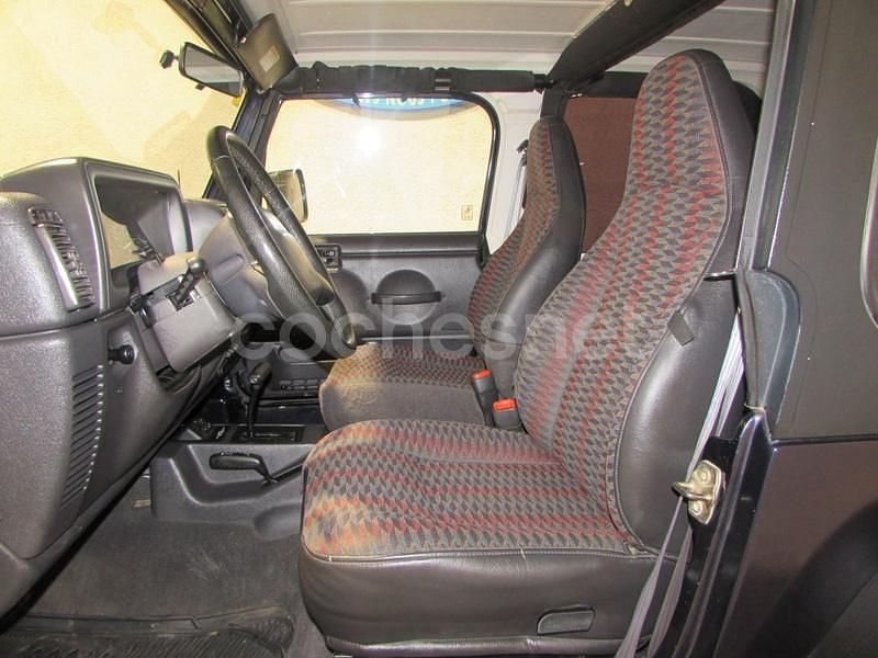 Usado Jeep Wrangler 170 CV (125 kW) 1999 Violeta / lila SUV