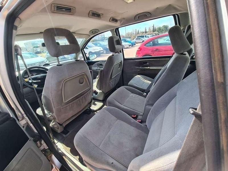 Usado Ford Galaxy Ghia 150 CV (110 kW) 2007 Gris Monovolumen