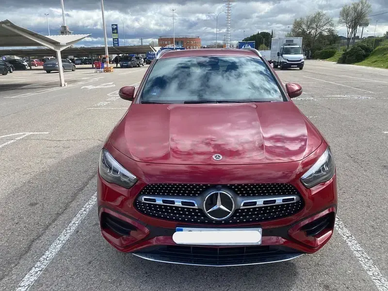 Usado Mercedes GLA250 218 CV (160 kW) 2024 Rojo SUV