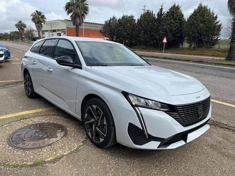 Usado Peugeot 308 Allure 136 CV (100 kW) 2024 Blanco Familiar