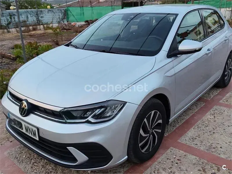 Usado VW Polo Life 95 CV (69 kW) 2024 Gris / plata Utilitario