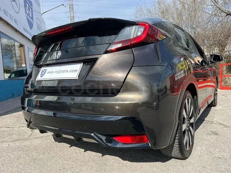 Usado Honda Civic Comfort Plus 100 CV (73 kW) 2015 Marrón Berlina