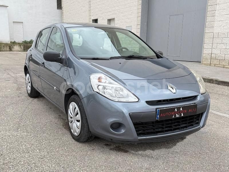 Usado Renault Clio II 75 CV (55 kW) 2011 Gris / plata Berlina
