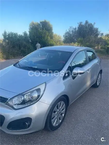 Usado Kia Rio 90 CV (66 kW) 2012 Gris / plata Berlina