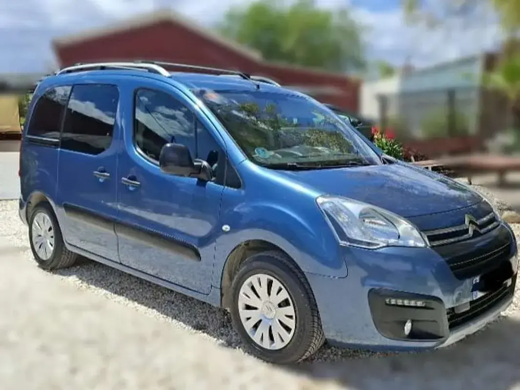 Usado Citroën Berlingo Live 99 CV (72 kW) 2015 Azul Monovolumen