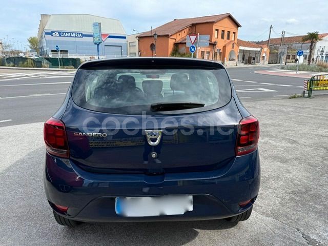 Usado Dacia Sandero Acces 75 CV (55 kW) 2020 Azul Utilitario