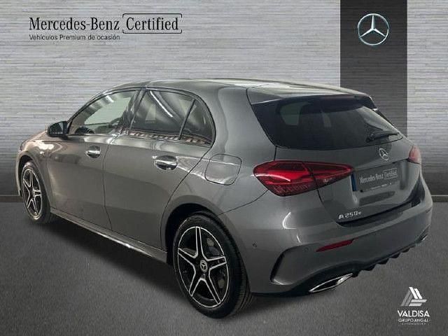 Usado Mercedes A250 AMG line 218 CV (160 kW) 2025 Gris montaña