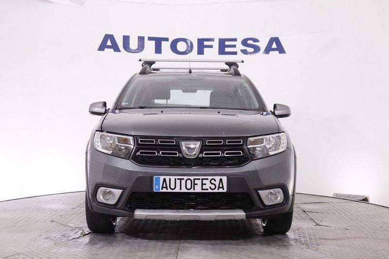 Usado Dacia Sandero Stepway 90 CV (66 kW) 2017 Gris Utilitario