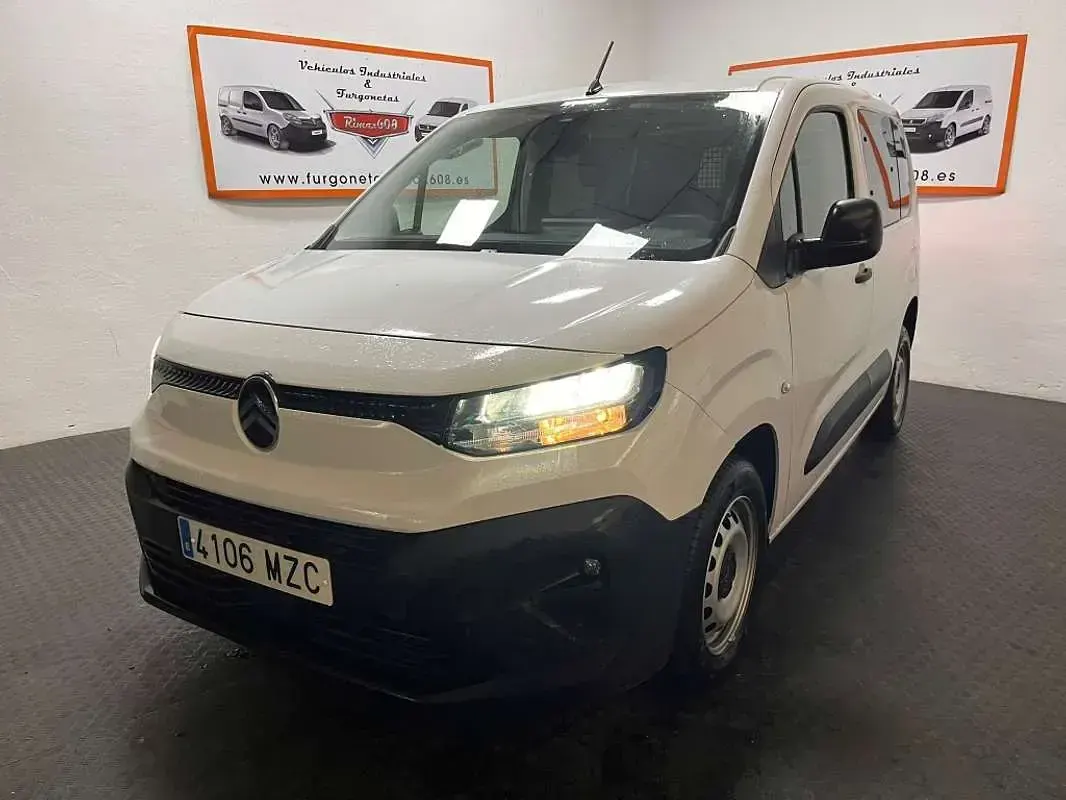 Usado Citroën Berlingo 102 CV (75 kW) 2025 Blanco Monovolumen