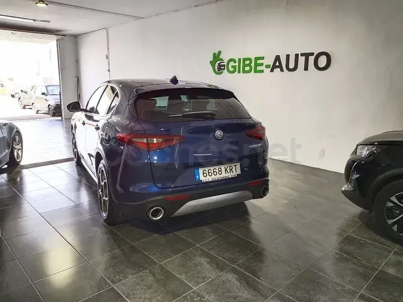 Usado Alfa Romeo Stelvio Executive 180 CV (132 kW) 2018 Azul SUV